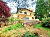 Vila stil florentin pe malul lacului,teren4043mp iesire la l