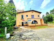 Vila stil florentin pe malul lacului,teren4043mp iesire la l
