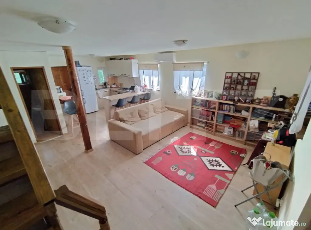 Casă de vacanță, 5 camere 100 mp utili, 3400 mp teren, zo
