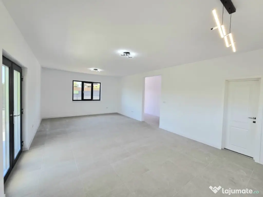 Casă de vânzare zona Sala Polivalentă
