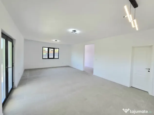 Casă de vânzare zona Sala Polivalentă