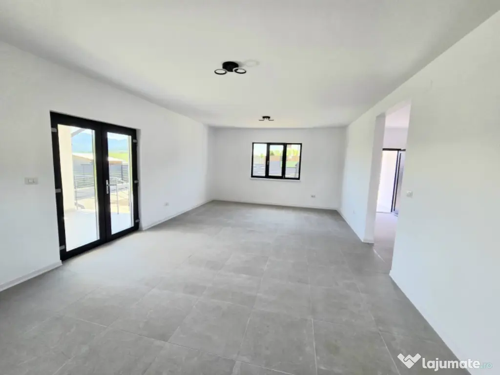 Casă de vânzare zona Sala Polivalentă