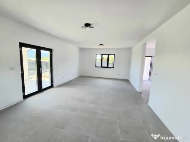 Casă de vânzare zona Sala Polivalentă