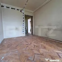 Apartament cu 3 camere, 67 mp, etaj intermediar, renovabil,