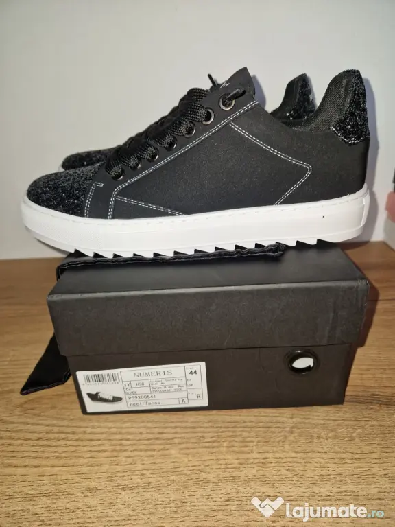 Adidași Casual Negri