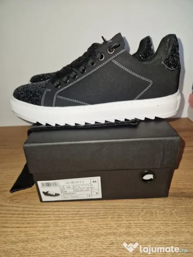Adidași Casual Negri