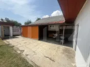 Casă spațioasă cu 1.692 mp teren, garaj, terasă și gră 