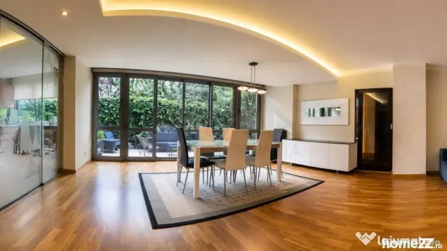Apartament 5 camere cu gradina privata