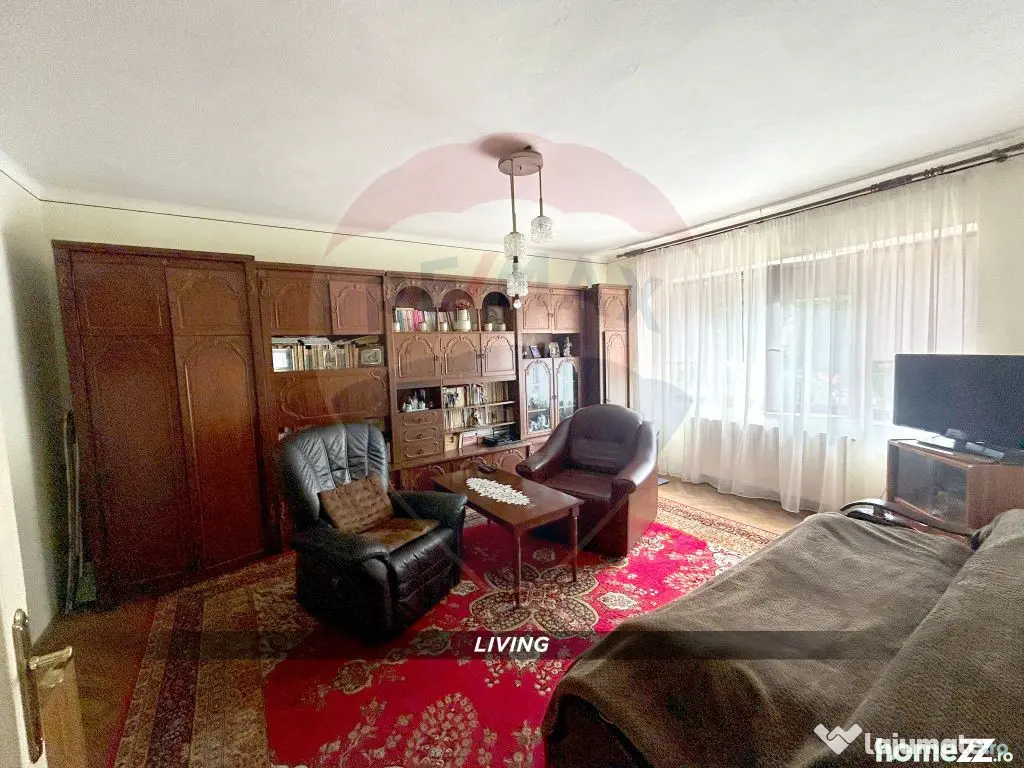 Casă individuala, cu 6 camere 250m2/ 423m2 teren zona pa...