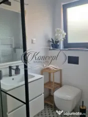 Apartament tip casa cu terasa si curte cu acces separat in M 