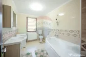 Casă / Vilă de vânzare cu 7 camere, în Haieu