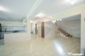 Casă / Vilă de vânzare cu 7 camere, în Haieu 