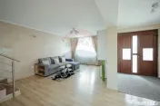 Casă / Vilă de vânzare cu 7 camere, în Haieu 