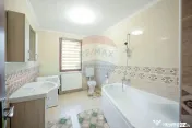 Casă / Vilă de vânzare cu 7 camere, în Haieu 