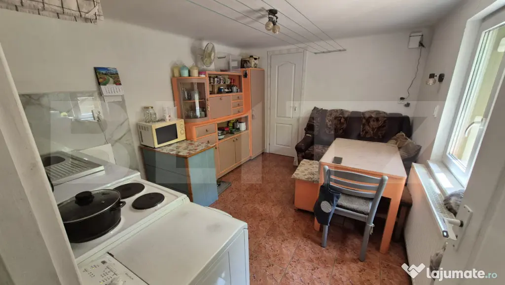 Casa cu 3 dormitoare de vanzare, 95 mp, teren 584 mp, zona C