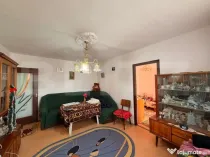 Apartament de 3 camere, semideocomandat, zona Cornitoiu