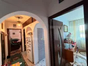Apartament de 3 camere, semideocomandat, zona Cornitoiu 