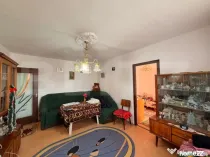 Apartament de 3 camere, semideocomandat, zona Cornitoiu