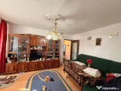 Apartament de 3 camere, semideocomandat, zona Cornitoiu 