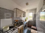 Apartament de 3 camere, semideocomandat, zona Cornitoiu 