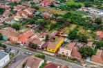 Casa cu potential multiplu cu teren generos pe strada Dun...