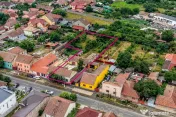 Casa cu potential multiplu cu teren generos pe strada Dun... 