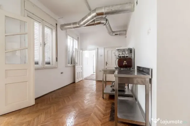 Casa cu potential multiplu cu teren generos pe strada Dun...