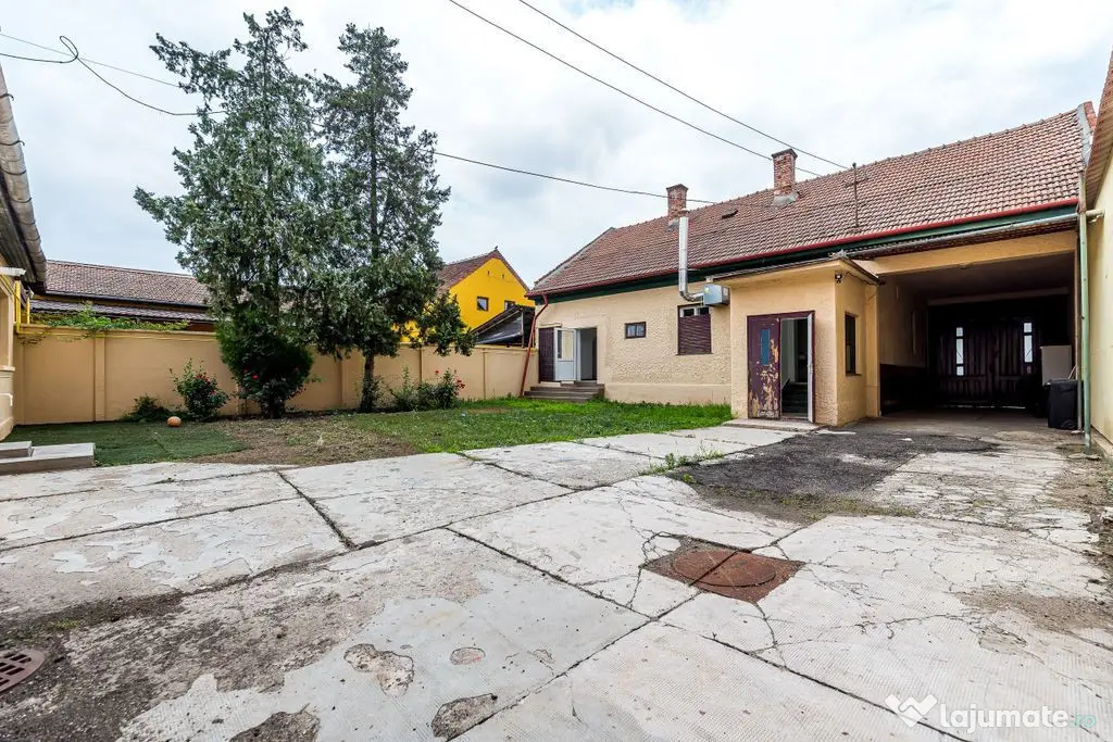 Casa cu potential multiplu cu teren generos pe strada Dun...