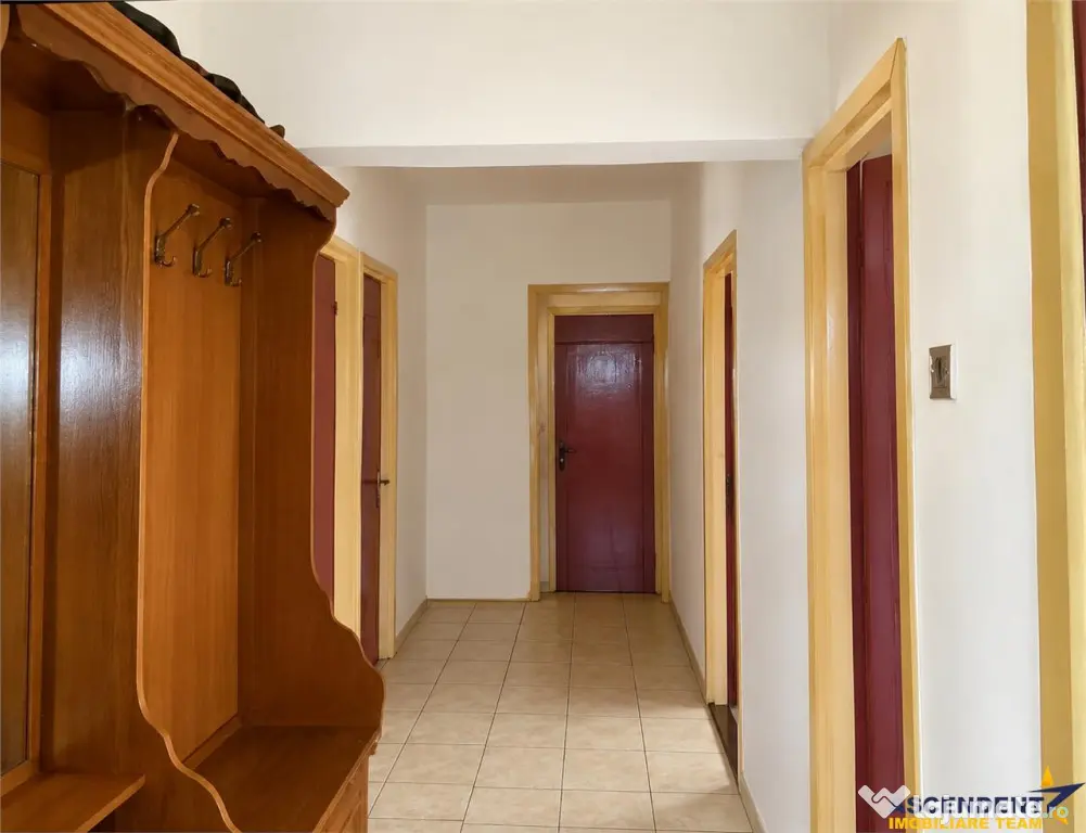 Calea Bucuresti,3 camere decomandate, etaj 2, 87mp, 2bai,