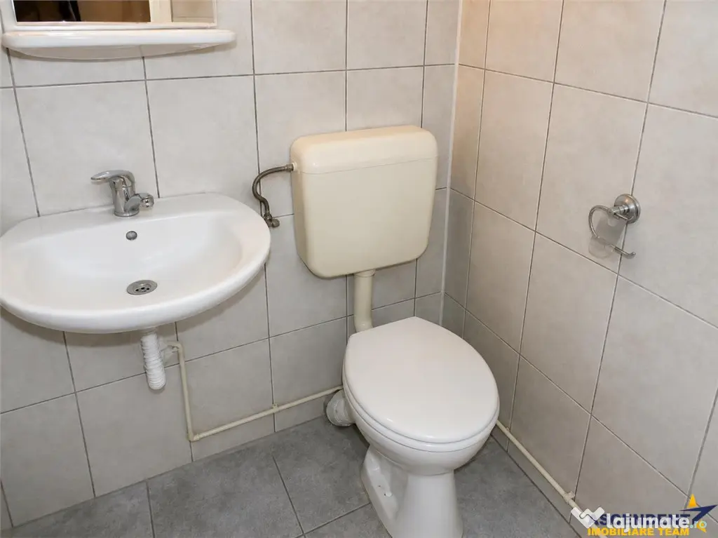 Calea Bucuresti,3 camere decomandate, etaj 2, 87mp, 2bai,