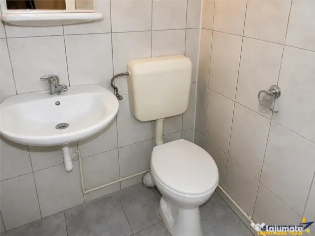Calea Bucuresti,3 camere decomandate, etaj 2, 87mp, 2bai,