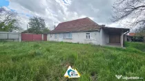 Casă cu 2 camere în stil tradițional, în Iratoșu