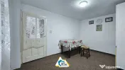 Casă cu 2 camere în stil tradițional, în Iratoșu
