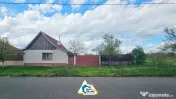Casă cu 2 camere în stil tradițional, în Iratoșu