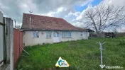 Casă cu 2 camere în stil tradițional, în Iratoșu