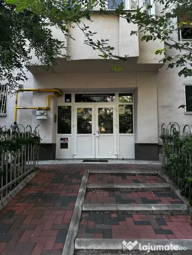 Garsoniera aproape de metrou Timpuri Noi,mobilata si utilata