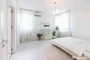 Casă / Vilă cu 4 camere de vânzare Tunari 