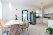 Casă / Vilă cu 4 camere de vânzare Tunari 
