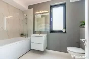 Casă / Vilă cu 4 camere de vânzare Tunari 