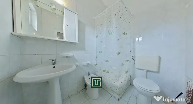 Clădire cu 10 camere în Aradul Nou – ideală pentru inve