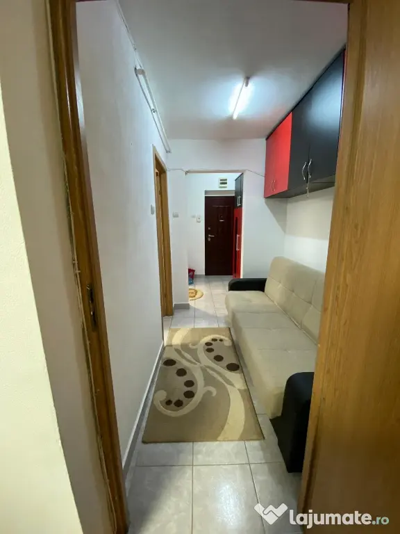 Închiriez garsoniera