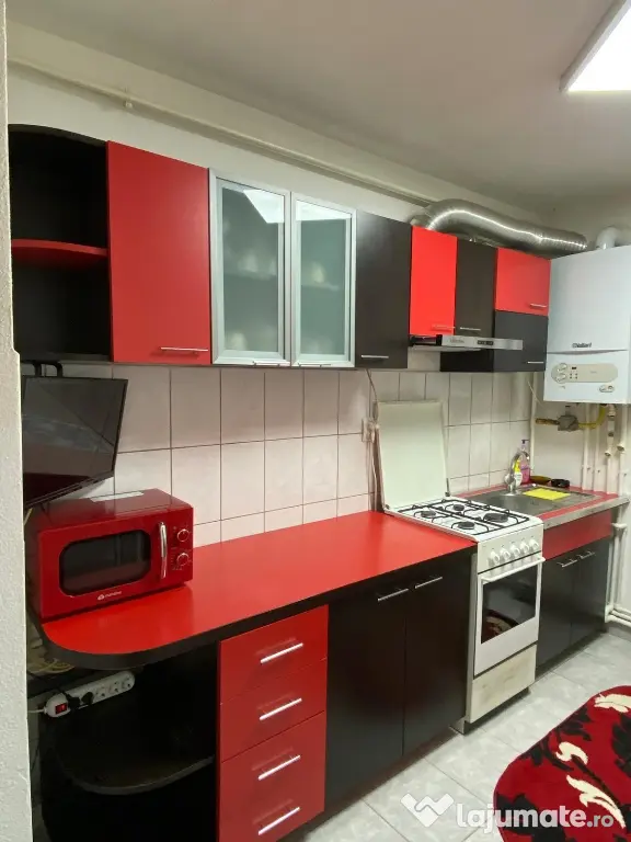 Închiriez garsoniera