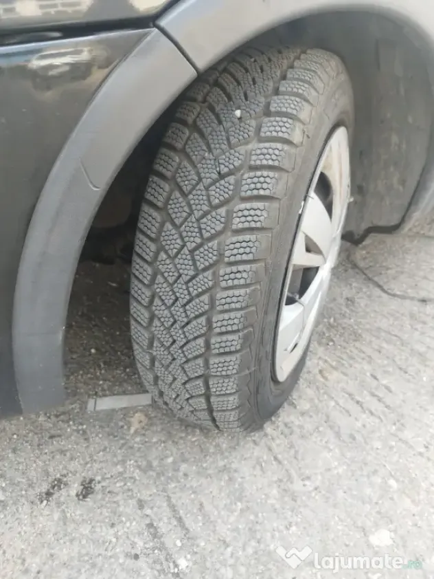 Autoturism Opel Corsa C (hatchback), 1.0 i (benzină), 2001