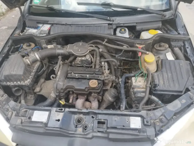 Autoturism Opel Corsa C (hatchback), 1.0 i (benzină), 2001