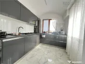 Apartament premium 3 camere cu teras#259; #537;i curte propr