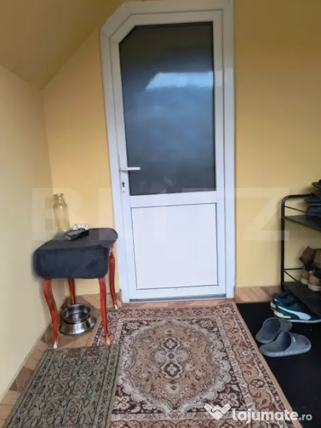 CASA DE VANZARE DE VANZARE SITUATA INTR-O ZONA FARA PREA MA