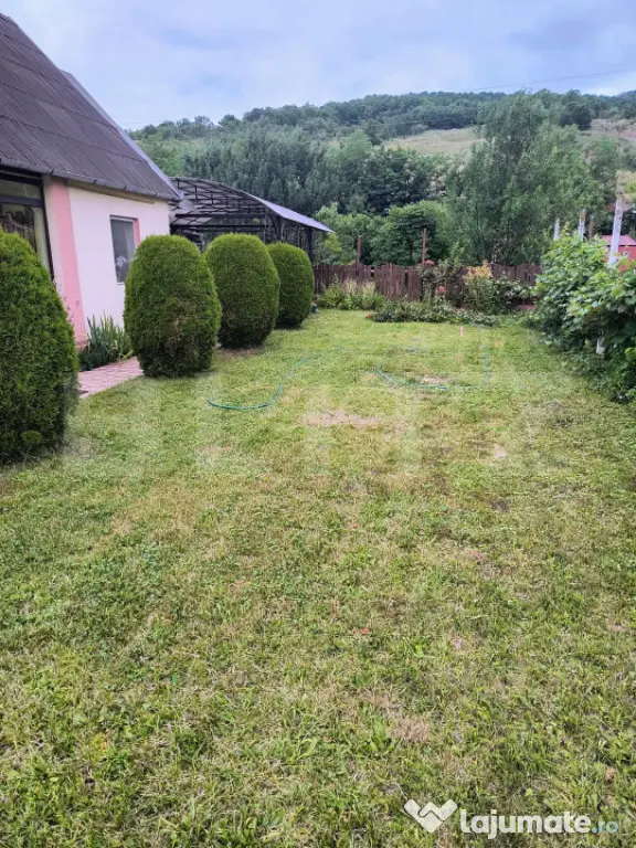 CASA DE VANZARE DE VANZARE SITUATA INTR-O ZONA FARA PREA MA