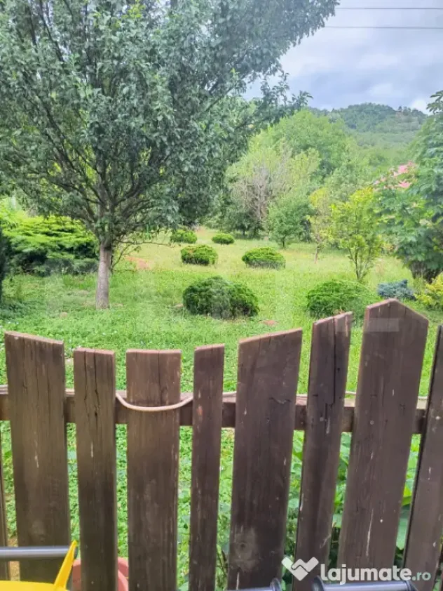 CASA DE VANZARE DE VANZARE SITUATA INTR-O ZONA FARA PREA MA