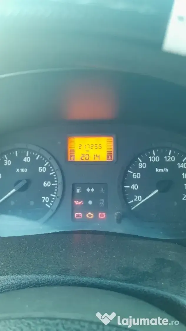 vand logan în stare buna