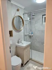 Apartament 3 camere, complet renovat, 2 băi,– Zona Spital 